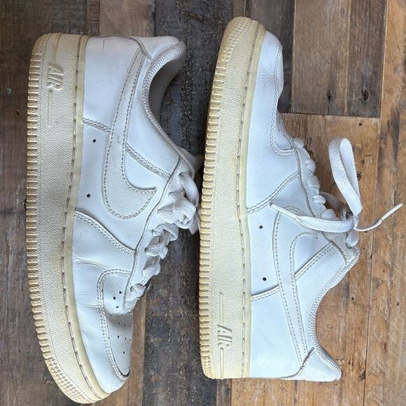 Kids White Nike Air Sneakers Size 6 - Picture 2 of 3